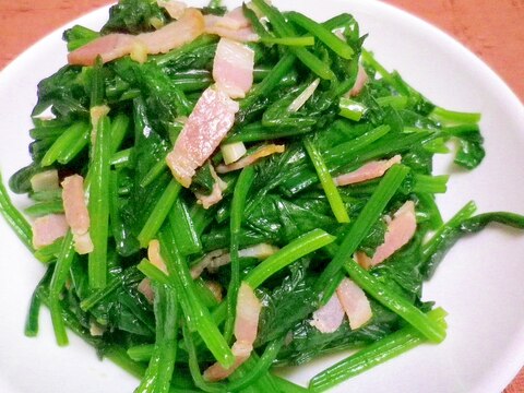 葉酸たっぷり♪ほうれん草とベーコンのソテー
